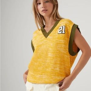 NWT FOREVER 21 💛💛💛SWEATER VEST